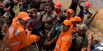 Kerala man trapped between rocks for two days; Indian Army, Indian Air Force in massive rescue operation (Photo: Popnews) 