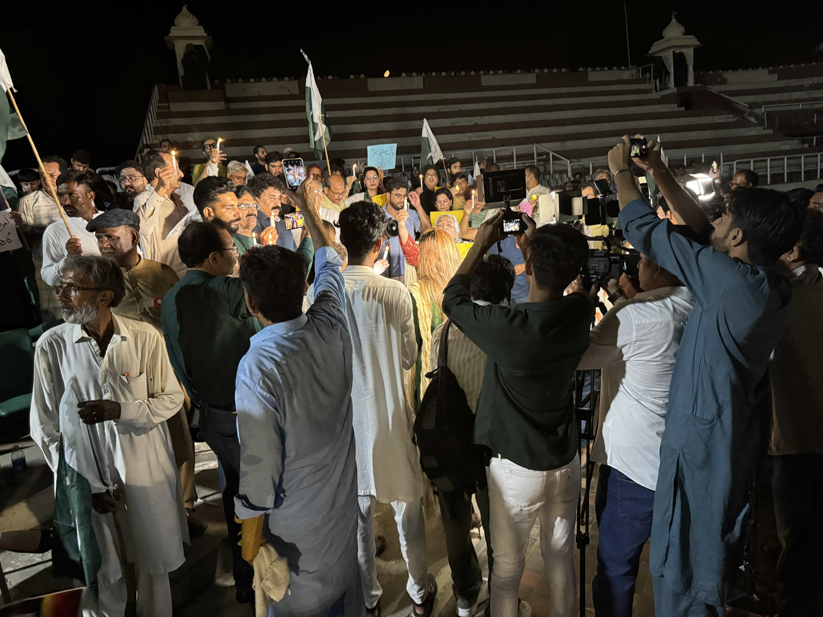 Pakistani peacemongers in front of the shut gates, India visible on the other side. Photo by Beena Sarwar