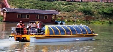 Kashmir: Trial run of Bus Boat