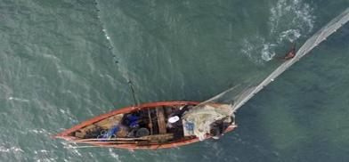 Lankan boat interception with drugs, rifles Lankan boat interception with drugs, rifles
