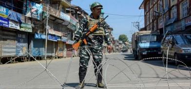Kashmiri Pandits leave camps Kashmiri Pandits leave camps