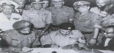 Pakistani general surrendering to Indian general in Dhaka on Dec 17, 1971 Pakistani general surrendering to Indian general in Dhaka on Dec 17, 1971