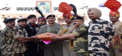 Indian, Pakistani soldiers exchange sweets on Diwali