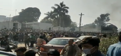 Islamist mob in Sialkot lynches Sri Lankan factory manager, burns his body (Photo: Dawn)