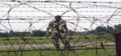 India’s border force puts ‘anti-cut anti-climb’ fencing (Photo: Youtude) India’s border force puts ‘anti-cut anti-climb’ fencing (Photo: Youtude)