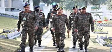 Northern Army Commander Lt Gen Upendra Dwivedi with other Army personnel (File)