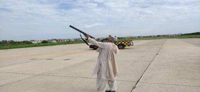 Pakistan deploying shooters at Lahore airport to shoo away birds Read more at: https://www.southasiamonitor.org/medley/pakistan-deploying-shooters-lahore-airport-shoo-away-birds (Photo: Dawn) Pakistan deploying shooters at Lahore airport to shoo away birds Read more at: https://www.southasiamonitor.org/medley/pakistan-deploying-shooters-lahore-airport-shoo-away-birds (Photo: Dawn)