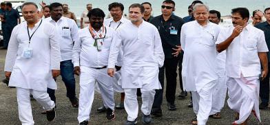 Indian Congress Party senior leader Rahul Gandhi (C) arrives in Kanyakumari to join the march.(Photo: Twitter) Indian Congress Party senior leader Rahul Gandhi (C) arrives in Kanyakumari to join the march.(Photo: Twitter)