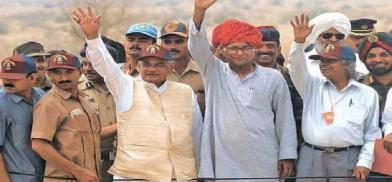 From right, A P J Abdul Kalam, then scientific advisor to the prime minister, then defence minister George Fernandes, then prime minister Atal Bihari Vajpayee and others at the Pokhran nuclear test site in May 1998. (Photo: Wikipedia)