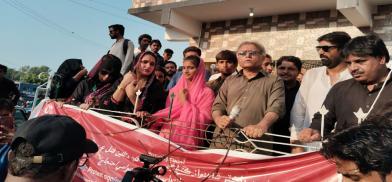 Civil society protest demonstration in front of Umerkot Press Club against extra-judicial killing of Dr. Shahnawaz Kunbhar. Photo by A B Arisar Civil society protest demonstration in front of Umerkot Press Club against extra-judicial killing of Dr. Shahnawaz Kunbhar. Photo by A B Arisar