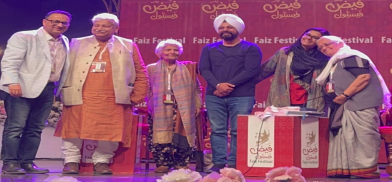 Indian and Pakistani writers and a filmmaker at the Faiz Festival, Lahore: (l-r) Dr Saif Mahmood, Atul Tiwari, Dr Arfa Sayeda Zehra, Dr Arvinder Chaman, Nandita Das and Zehra Nigah. Photo by Zarminae Ansari / The Joy of Urdu