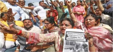 Kashmiris protesting in Srinagar against Pahalgam attack Kashmiris protesting in Srinagar against Pahalgam attack