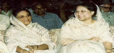 From left to right: Sheikh Hasina and Khaleda Zia (File photo)