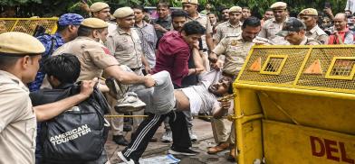 Police beating students at Jantar Mantar