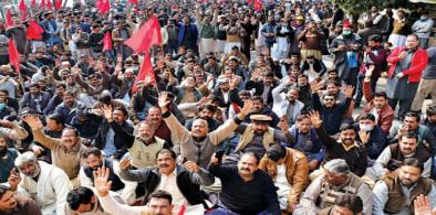 Pakistan's power workers protest in Lahore