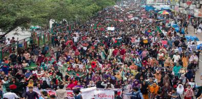 Bangladesh protesters on the streets