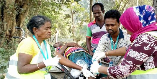 Volunteers working to help an accident victim. Photo: TraumaLink
